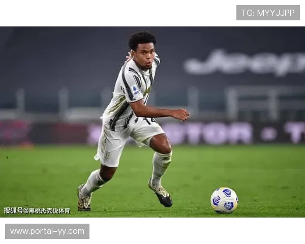 麦肯尼侧身凌空勾射破门，展现尤文中场攻防衔接能力