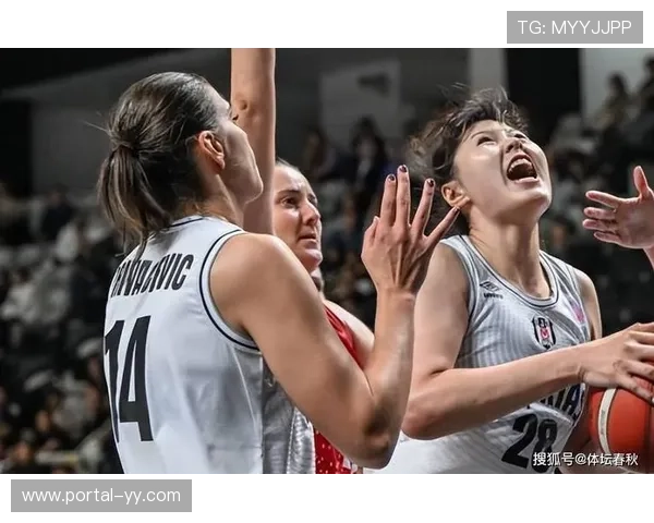 土耳其篮球联赛：艾菲斯与贝西克塔斯的国家德比战况激烈